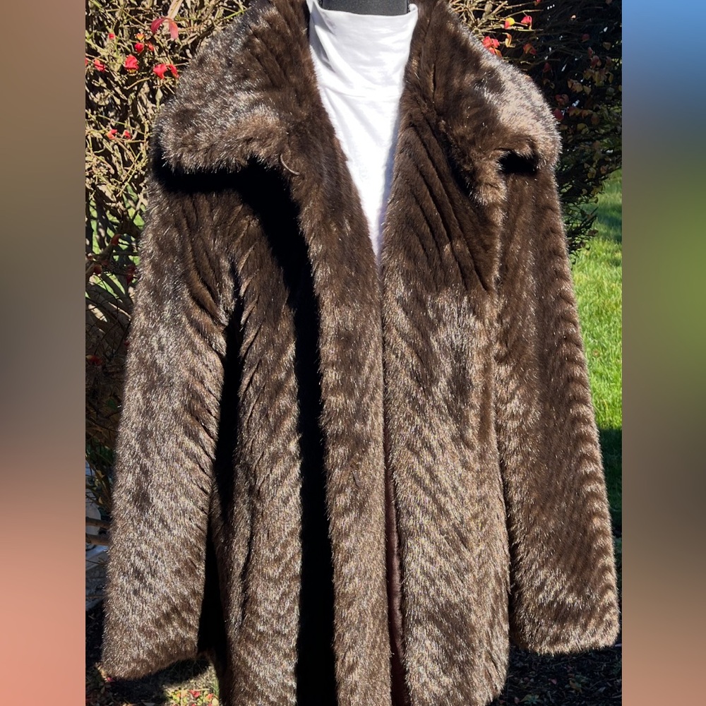 Like new without tags Gallery Rich Chocolate Brown faux Fur Coat ….mink brown